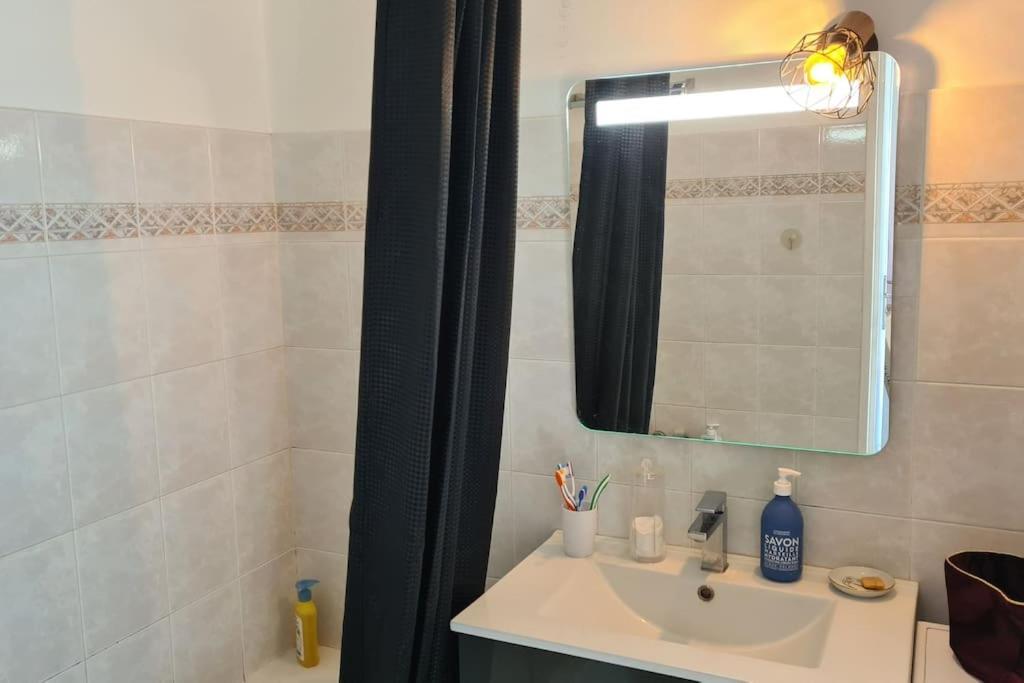 Appartement Vue Mer Sur Les Hauteurs De Nice Eksteriør billede