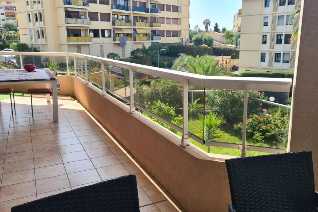 Appartement Vue Mer Sur Les Hauteurs De Nice Eksteriør billede